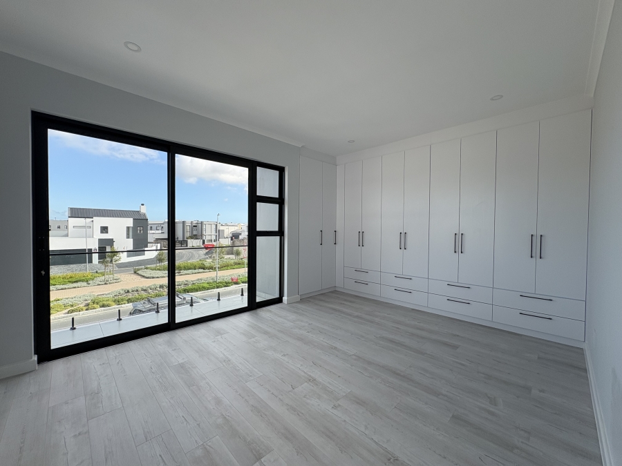 5 Bedroom Property for Sale in Sandown Western Cape